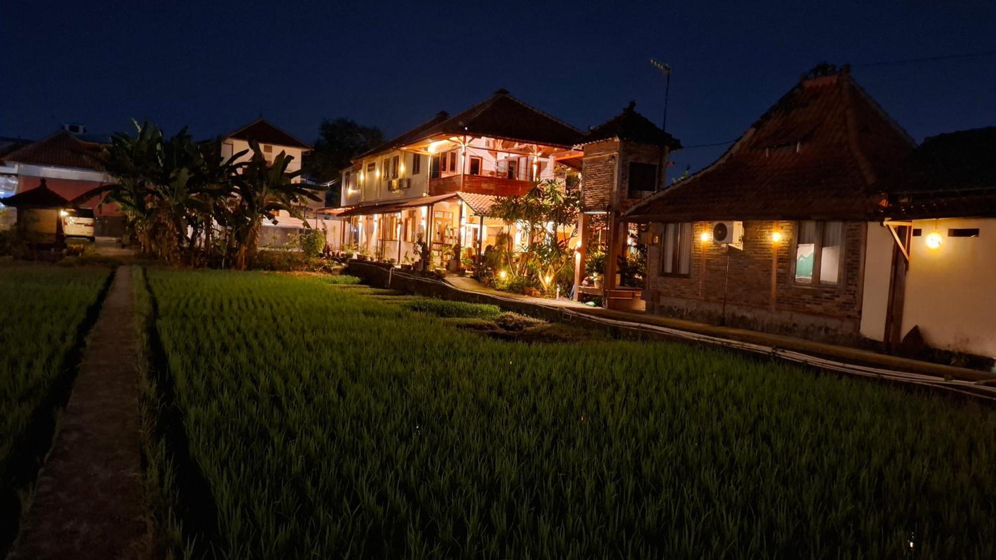 Alamanda Family Villas, Pool & Local Tours Yogyakarta Dış mekan fotoğraf